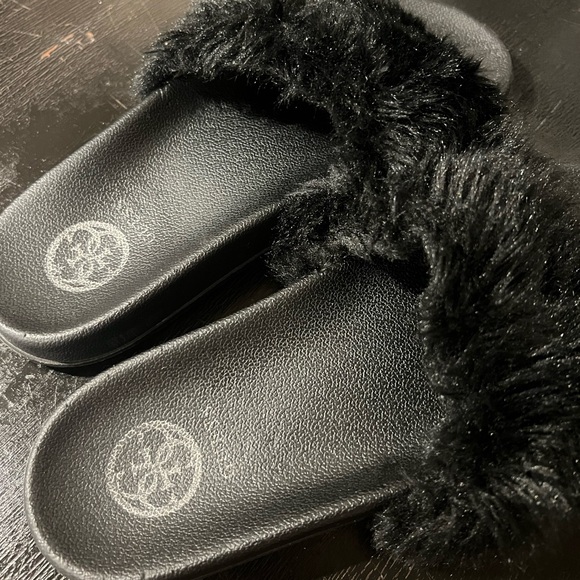 Black Fur Slides - Picture 2 of 3